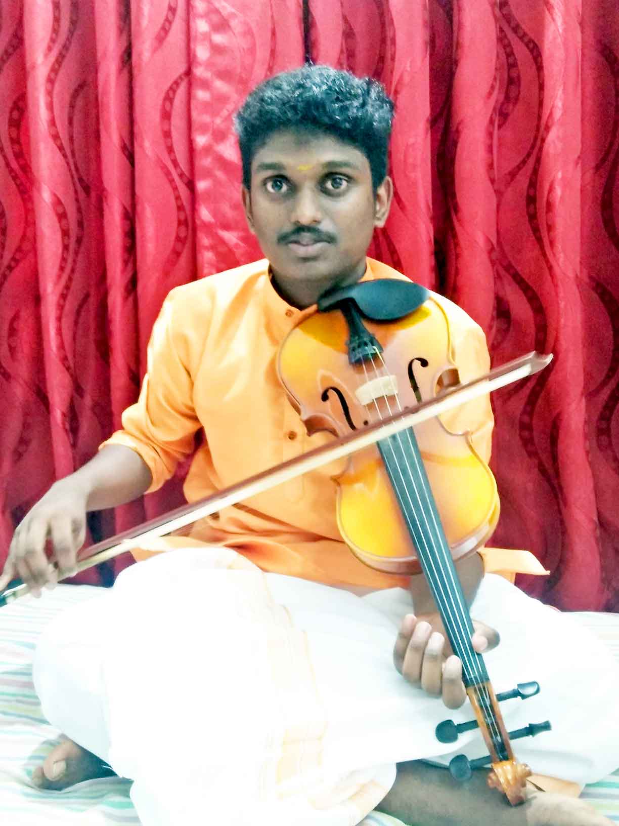 Rishikesh - Violin Class Student In Bhavapriya School Of Music & Dance